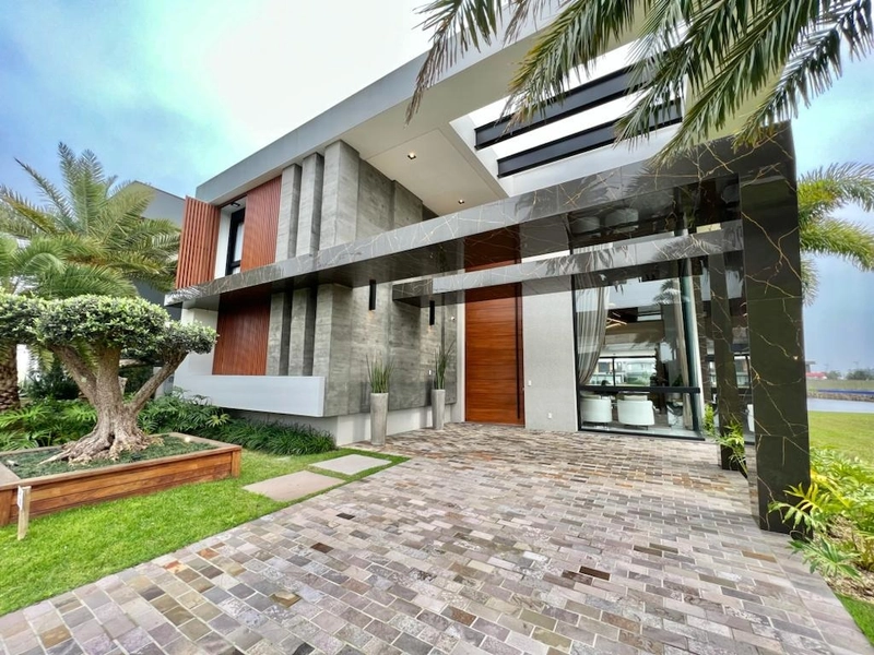 SOBRADO DE LUXO NO ENSEADA LAGOS: 3ª foto da galeria de imagens do imóvel