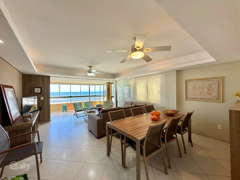 AMPLITUDE, VISTA MAR E SOFISTICAÇÃO EM UM APARTAMENTO BEIRA-MAR: 3ª foto da galeria de imagens do imóvel