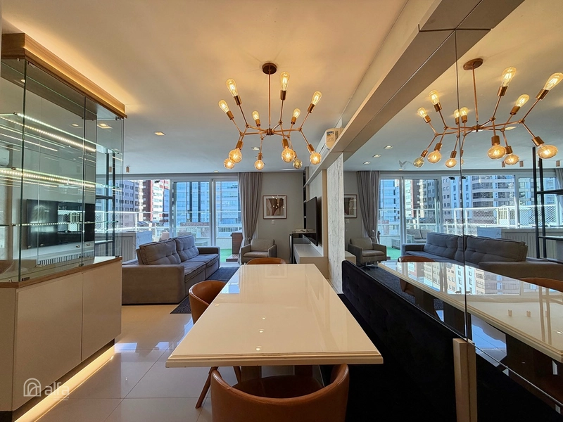 Apartamento com terraço privativo e jacuzzi em frente à Praça Tiaraju*: 3ª foto da galeria de imagens do imóvel