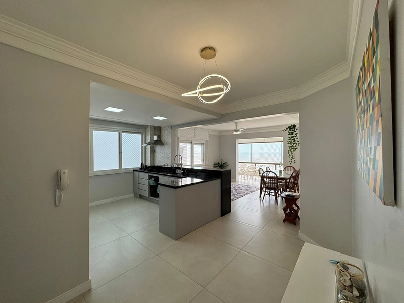 LUXO E EXCLUSIVIDADE À BEIRA-MAR: 3 DORMITÓRIOS COM SUÍTE E VISTA ETERNA PARA O MAR: 4ª foto da galeria de imagens do imóvel