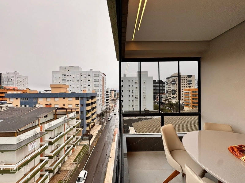 CONFORTO, ELEGÂNCIA E O PRIVILÉGIO DE UMA SACADA EXCLUSIVA: 7ª foto da galeria de imagens do imóvel