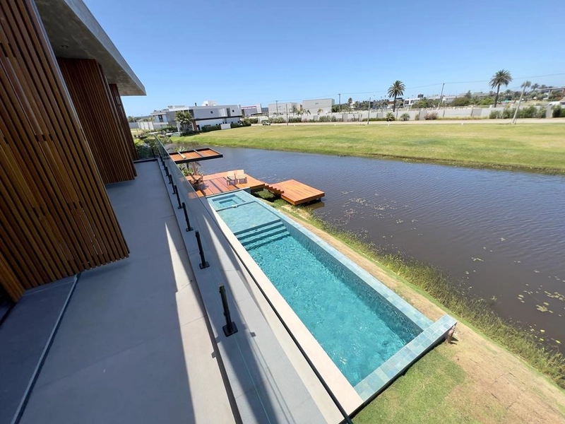 Sobrado de luxo beira lago: 27ª foto da galeria de imagens do imóvel