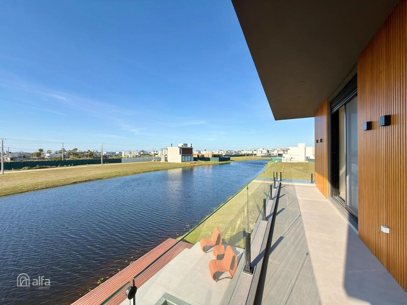 LUXO, SOFISTICAÇÃO E O PRIVILÉGIO DE VIVER À BEIRA DO LAGO: 13ª foto da galeria de imagens do imóvel