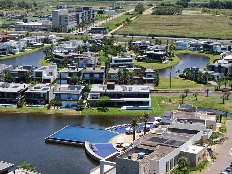 MANSÃO DE ALTO LUXO NO ENSEADA LAGOS: 22ª foto da galeria de imagens do imóvel