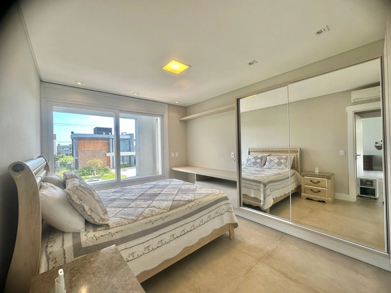 Sobrado alto padrão, beira de lago, mobiliado e decorado, no Condomínio Enseada Lagos em Xangri-lá!: 29ª foto da galeria de imagens do imóvel