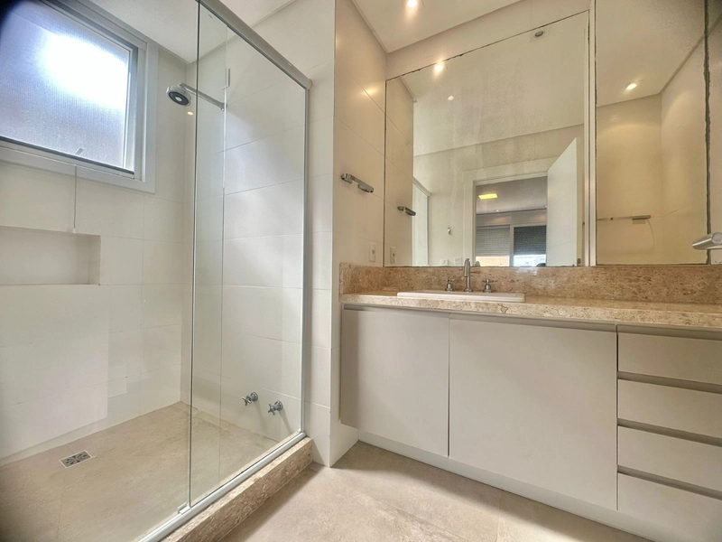 Sobrado alto padrão, beira de lago, mobiliado e decorado, no Condomínio Enseada Lagos em Xangri-lá!: 31ª foto da galeria de imagens do imóvel