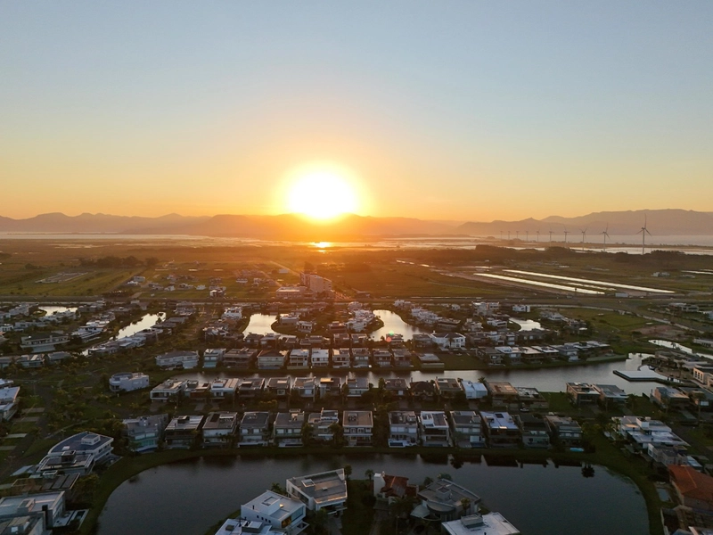 Sobrado beira lago com 5 suítes no Enseada: 14ª foto da galeria de imagens do imóvel