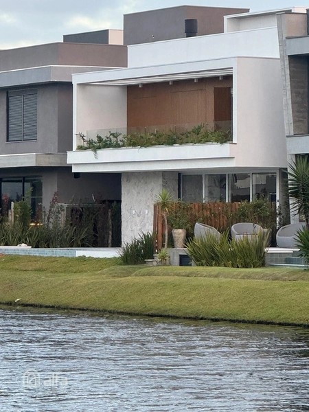 Sobrado beira lago com 4 suítes: 8ª foto da galeria de imagens do imóvel