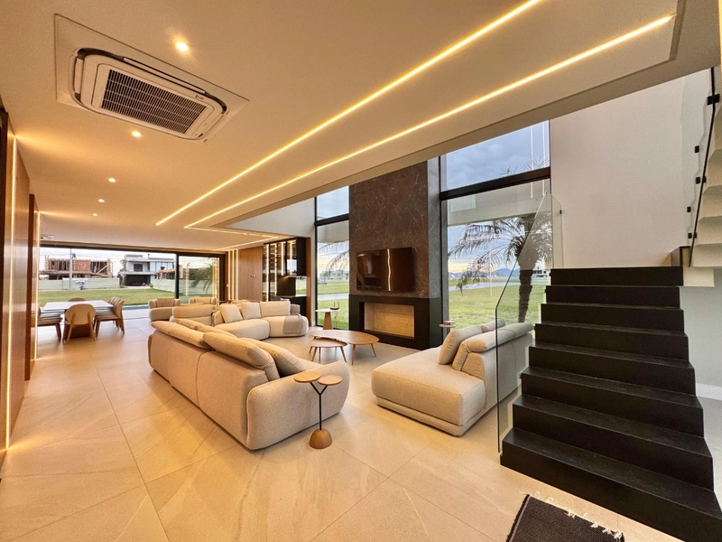 Sobrado de luxo com 5 suítes: 2ª foto da galeria de imagens do imóvel