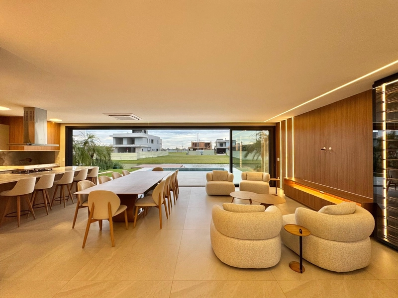 Sobrado de luxo com 5 suítes: 8ª foto da galeria de imagens do imóvel