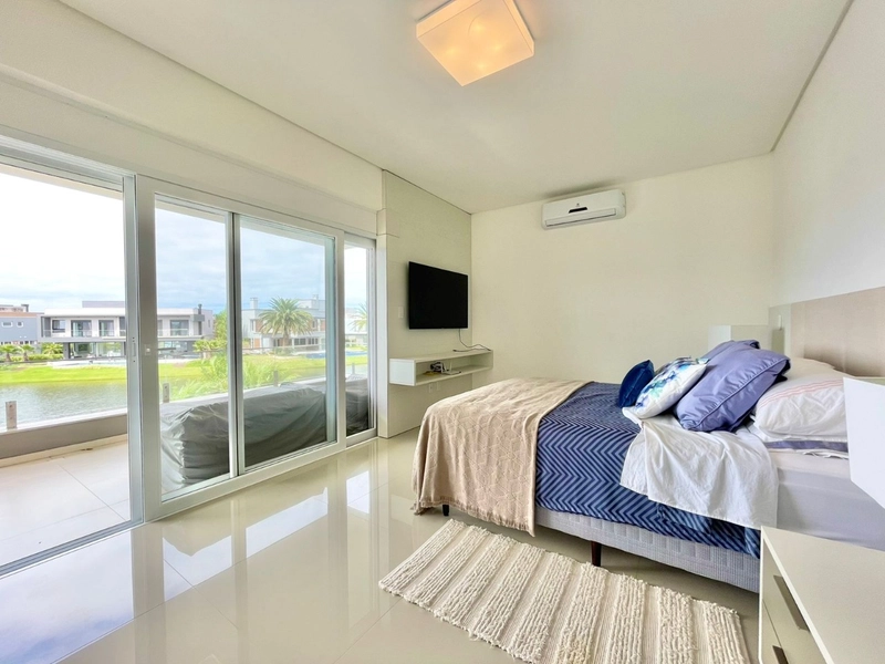 Sobrado alto padrão, beira de lago, mobiliado e decorado, no Condomínio Enseada Lagos em Xangri-lá!: 23ª foto da galeria de imagens do imóvel