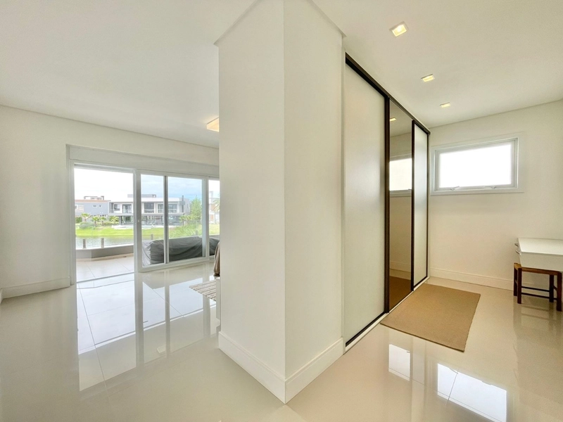 Sobrado alto padrão, beira de lago, mobiliado e decorado, no Condomínio Enseada Lagos em Xangri-lá!: 32ª foto da galeria de imagens do imóvel