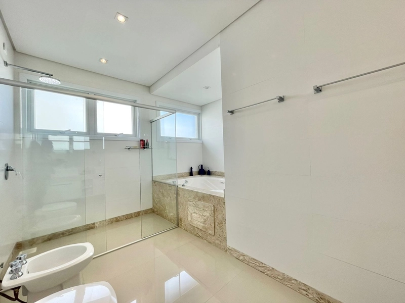 Sobrado alto padrão, beira de lago, mobiliado e decorado, no Condomínio Enseada Lagos em Xangri-lá!: 34ª foto da galeria de imagens do imóvel