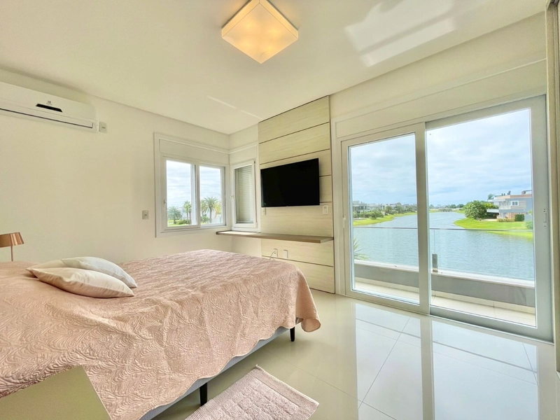 Sobrado alto padrão, beira de lago, mobiliado e decorado, no Condomínio Enseada Lagos em Xangri-lá!: 37ª foto da galeria de imagens do imóvel