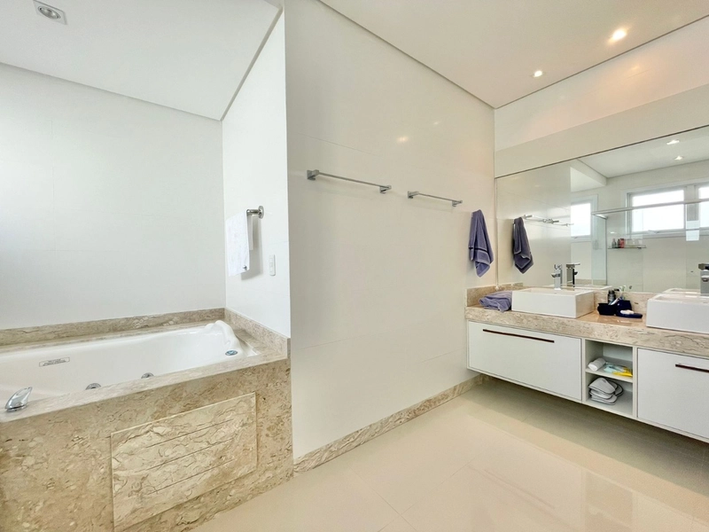 Sobrado alto padrão, beira de lago, mobiliado e decorado, no Condomínio Enseada Lagos em Xangri-lá!: 38ª foto da galeria de imagens do imóvel