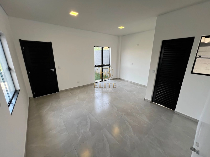 Excelente casa a Venda no Rio Verde, Sozinha no Terreno de Frente para a RUA!: 3ª foto da galeria de imagens do imóvel