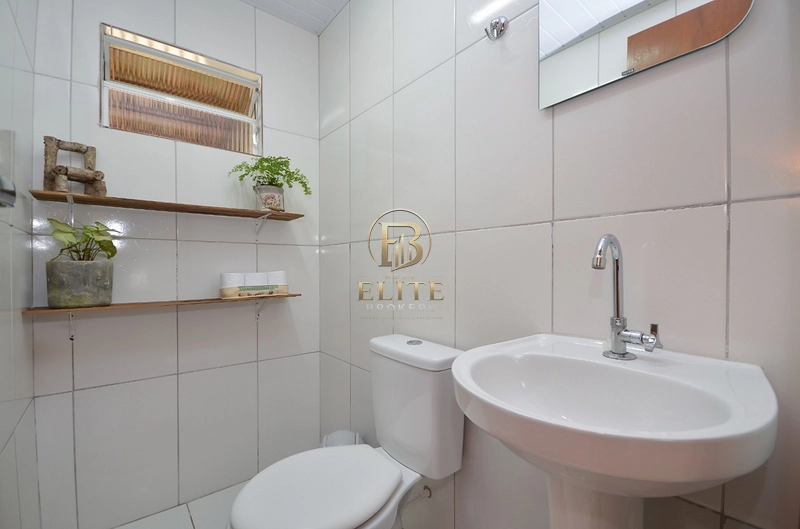 Excelente Casa SEMI MOBILIADA a Venda no Roça Grande. Sozinha no Terreno de Frente para a Rua.: 3ª foto da galeria de imagens do imóvel