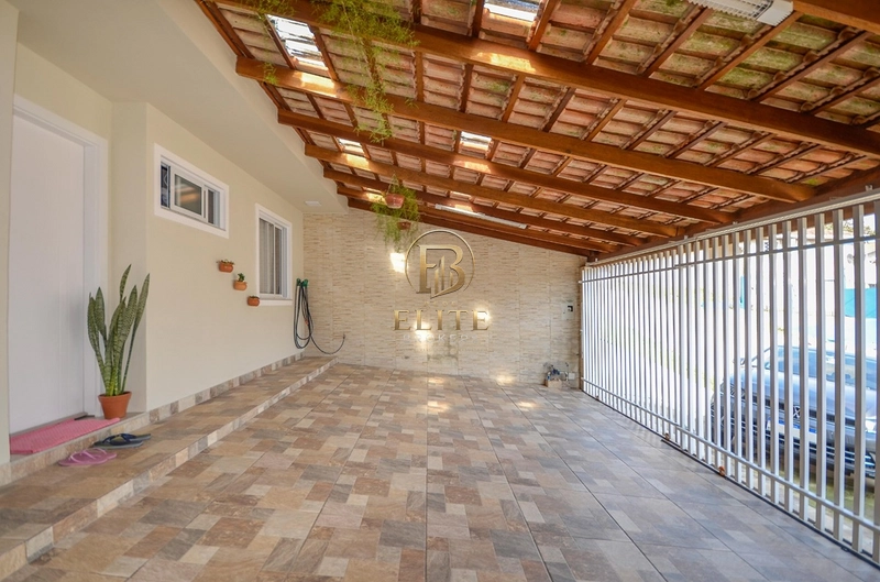 Excelente Casa SEMI MOBILIADA a Venda no Roça Grande. Sozinha no Terreno de Frente para a Rua.: 2ª foto da galeria de imagens do imóvel