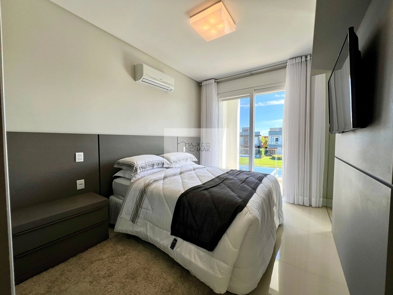 Casa beira lago em condomínio fechado!: 4ª foto da galeria de imagens do imóvel