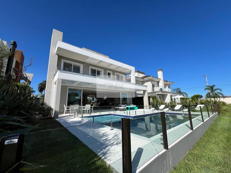 Casa beira lago em condomínio fechado!: 11ª foto da galeria de imagens do imóvel