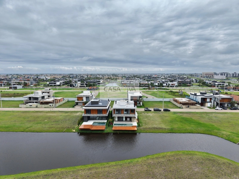 SOBRADO À BEIRA LAGO  ALTO PADRÃO - MOBILIADO & DECORADO: 46ª foto da galeria de imagens do imóvel