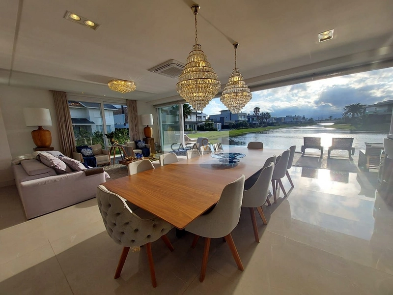 RESIDÊNCIA EXCLUSIVA COM VISTA PARA O LAGO.: 3ª foto da galeria de imagens do imóvel