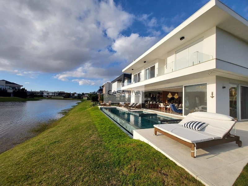 RESIDÊNCIA EXCLUSIVA COM VISTA PARA O LAGO.: 4ª foto da galeria de imagens do imóvel