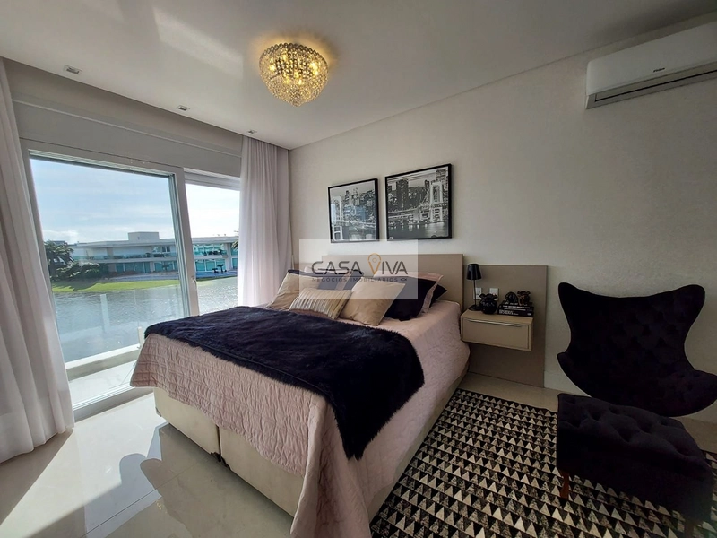 RESIDÊNCIA EXCLUSIVA COM VISTA PARA O LAGO.: 7ª foto da galeria de imagens do imóvel