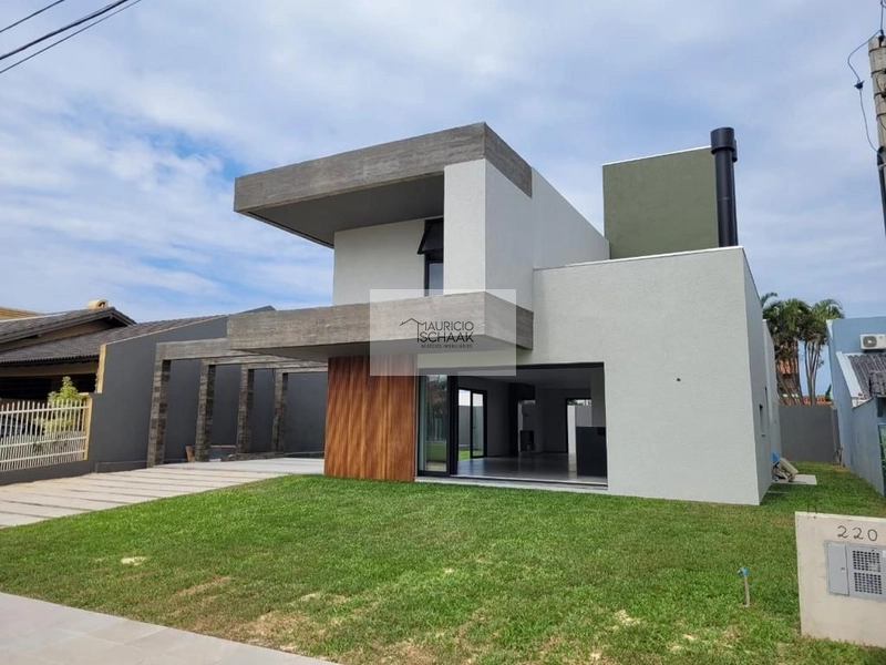 Sobrado em região privilegiada de Atlântida: 3ª foto da galeria de imagens do imóvel