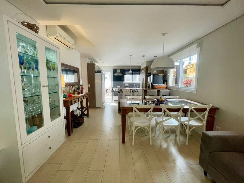 Casa com 04 dormitórios, Frente Leste e Pátio Exclusivo.: 23ª foto da galeria de imagens do imóvel