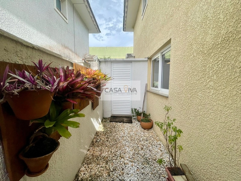 Casa com 04 dormitórios, Frente Leste e Pátio Exclusivo.: 11ª foto da galeria de imagens do imóvel