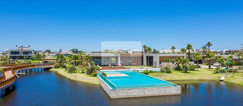 Lote em condomínio de luxo: 1ª foto da galeria de imagens do imóvel