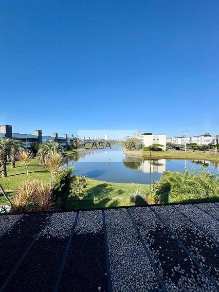 Sobrado de Alto Padrão à Beira do Lago – Mobiliado e Decorado: 2ª foto da galeria de imagens do imóvel