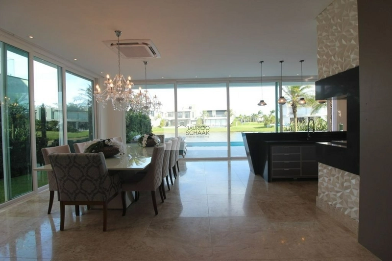 Mansão em condomínio de luxo no litoral: 18ª foto da galeria de imagens do imóvel