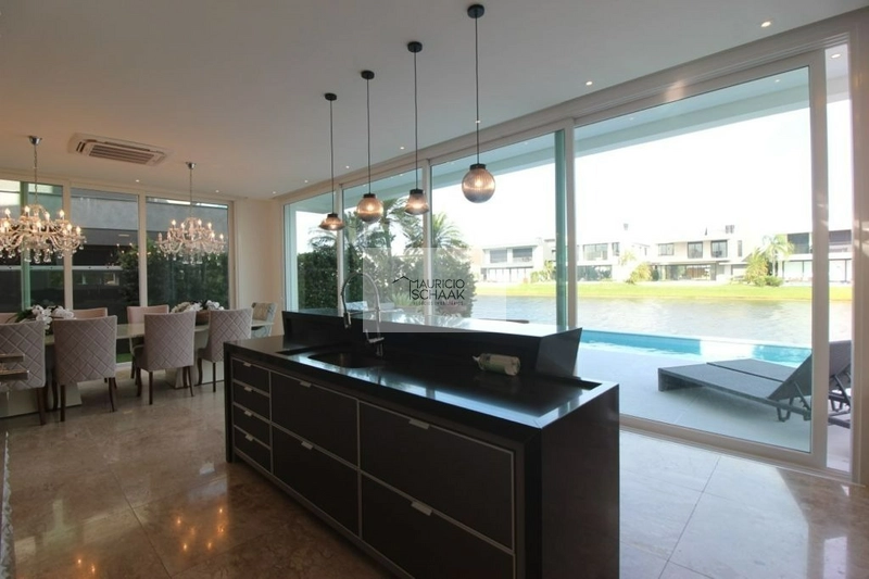 Mansão em condomínio de luxo no litoral: 23ª foto da galeria de imagens do imóvel