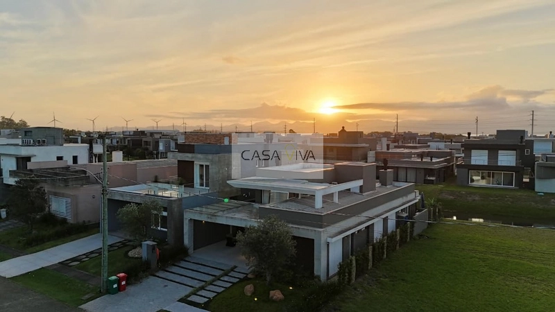 Exclusividade, conforto e uma vista privilegiada para o lago!: 1ª foto da galeria de imagens do imóvel