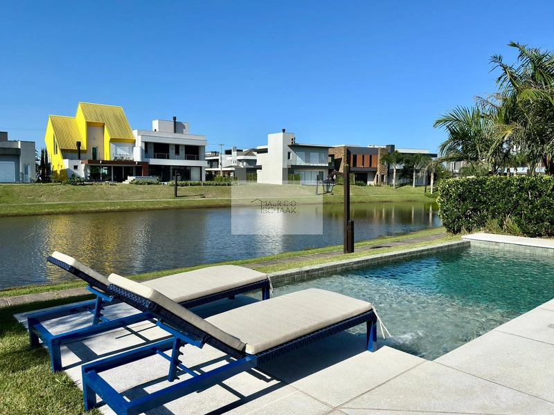 Sobrado beira lago em condomínio fechado!: 14ª foto da galeria de imagens do imóvel