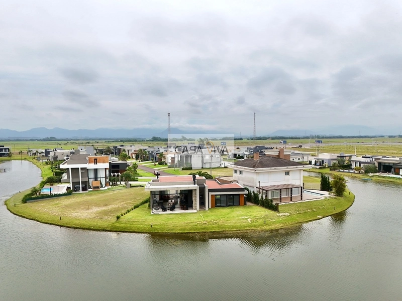 Casa Beira Lago à Venda – Alto Padrão: 3ª foto da galeria de imagens do imóvel
