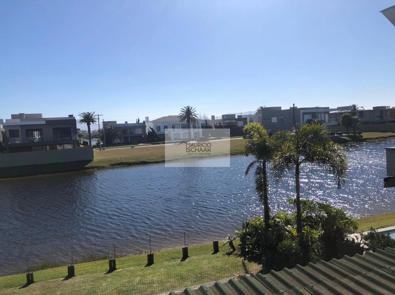 Sobrado beira lago em condomínio fechado: 18ª foto da galeria de imagens do imóvel