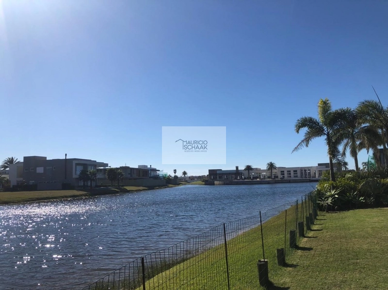 Sobrado beira lago em condomínio fechado: 24ª foto da galeria de imagens do imóvel