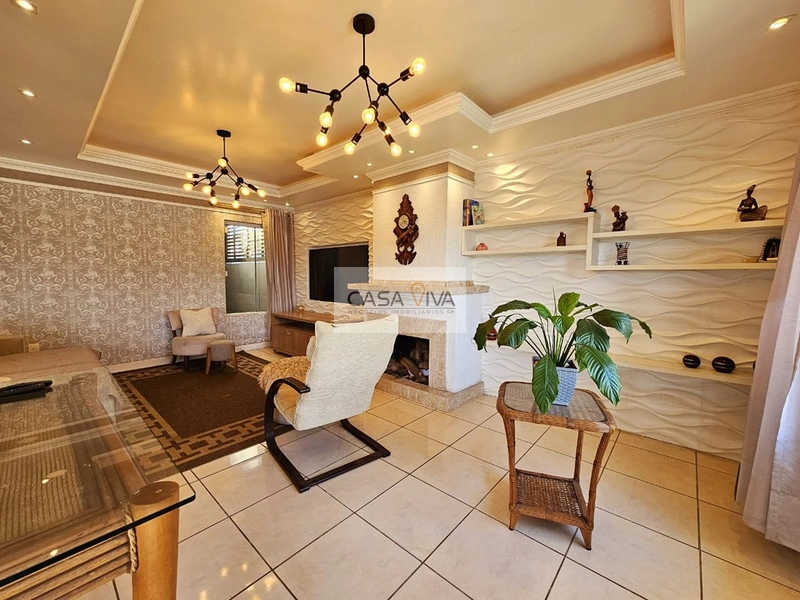 CASA COM QUATRO DORMITÓRIOS E PISCINA.: 6ª foto da galeria de imagens do imóvel