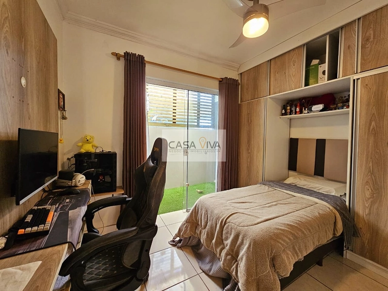 CASA COM QUATRO DORMITÓRIOS E PISCINA.: 16ª foto da galeria de imagens do imóvel