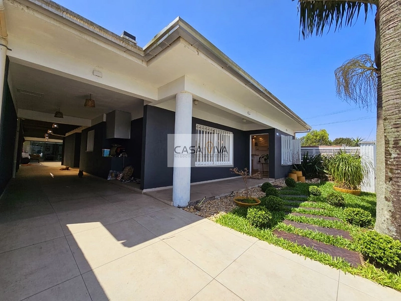 CASA COM QUATRO DORMITÓRIOS E PISCINA.: 7ª foto da galeria de imagens do imóvel