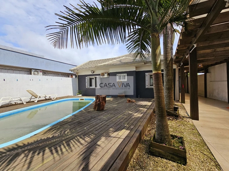 CASA COM QUATRO DORMITÓRIOS E PISCINA.: 15ª foto da galeria de imagens do imóvel