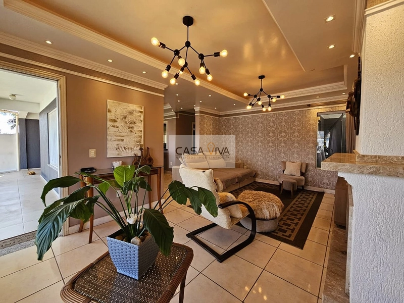 CASA COM QUATRO DORMITÓRIOS E PISCINA.: 5ª foto da galeria de imagens do imóvel