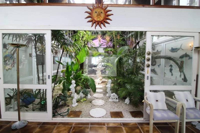 Casa em Atlântida com arquitetura grega: 3ª foto da galeria de imagens do imóvel