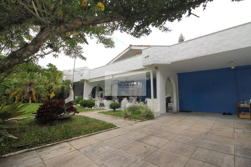 Casa em Atlântida com arquitetura grega: 4ª foto da galeria de imagens do imóvel