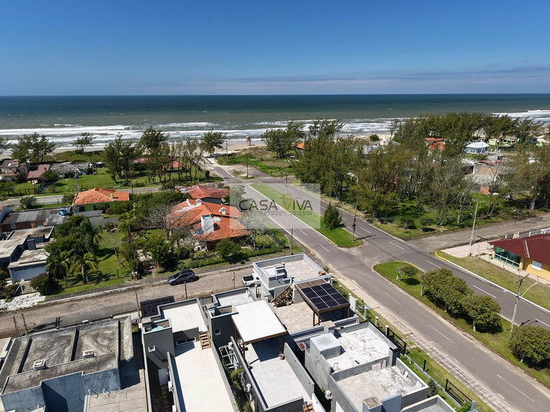 CASA DE ALTO PADRÃO A APENAS 50 METROS DO MAR!: 3ª foto da galeria de imagens do imóvel
