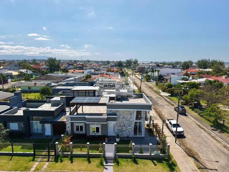 CASA DE ALTO PADRÃO A APENAS 50 METROS DO MAR!: 2ª foto da galeria de imagens do imóvel