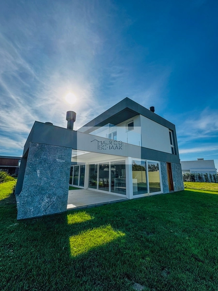 CASA DE ALTO PADRÃO COM PROJETO PERSONALIZÁVEL!!: 5ª foto da galeria de imagens do imóvel